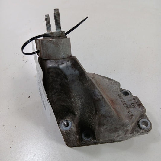 Chrysler 300 Engine Motor Mount Bracket Left Driver  2015 2016 2017 2018 2019