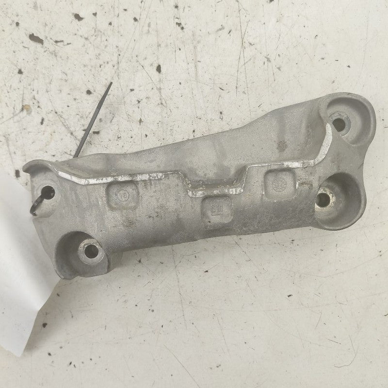 Buick Encore GX Passenger Right Engine Mount Bracket  2022 2023 2024 2