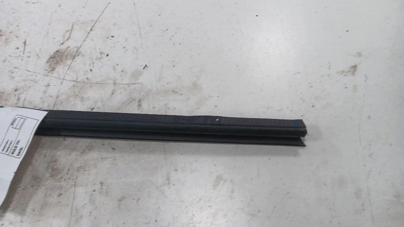 Buick Encore Right Front Weather Strip Interior  2013 2014 2015 2016