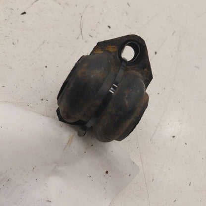 Hyundai Veloster Front Sway Bar Bushing Mounting Bracket  2017 2016 20