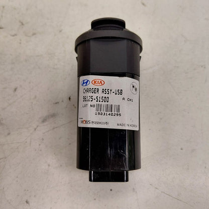 Hyundai Santa Fe USB Charging Port {96125S1500} 2019 2020
