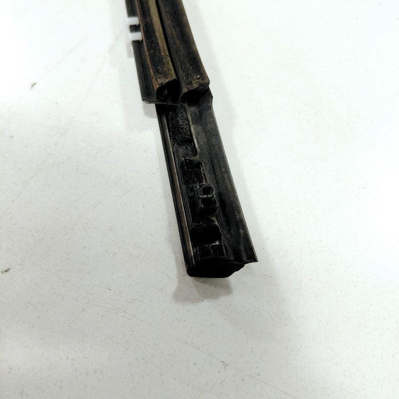 Hyundai Sonata Door Glass Window Weather Strip Trim Front Right Passen