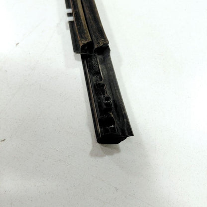 Hyundai Sonata Door Glass Window Weather Strip Trim Front Right Passen
