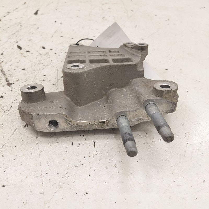 Hyundai Santa Fe Engine Motor Mount Bracket Right Passenger  2019 2020