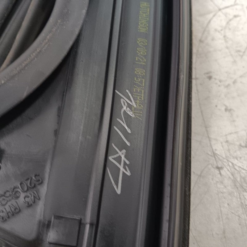 Jeep Renegade Door Glass Window Seal Rubber Right Passenger Front 2023 2022 2021