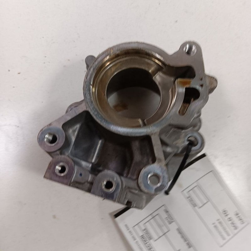Toyota Yaris 1.5 Engine Fuel Pump Mount Housing 2020 2019 2018 2017 2016