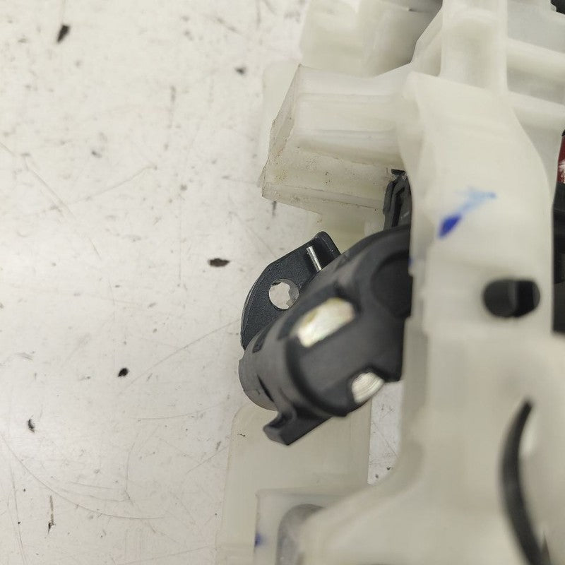 Passenger Right Front Door Handle Exterior Opt Avj Fits 24-25 Chevy Tr