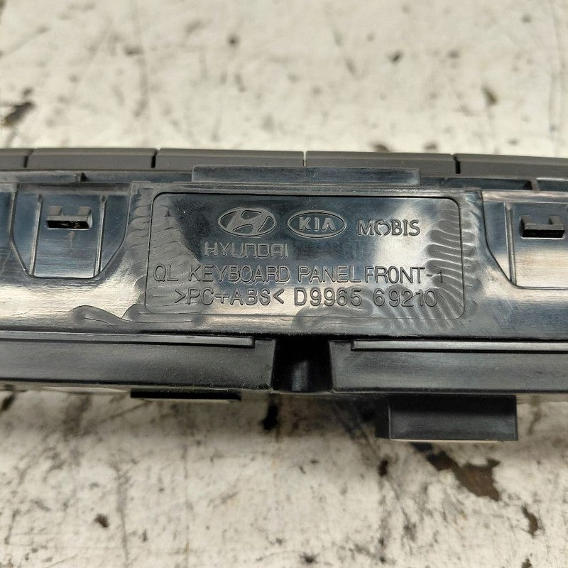 Audio Equipment Radio Control Panel ID 96540D9900WK 20-22 Kia Sportage