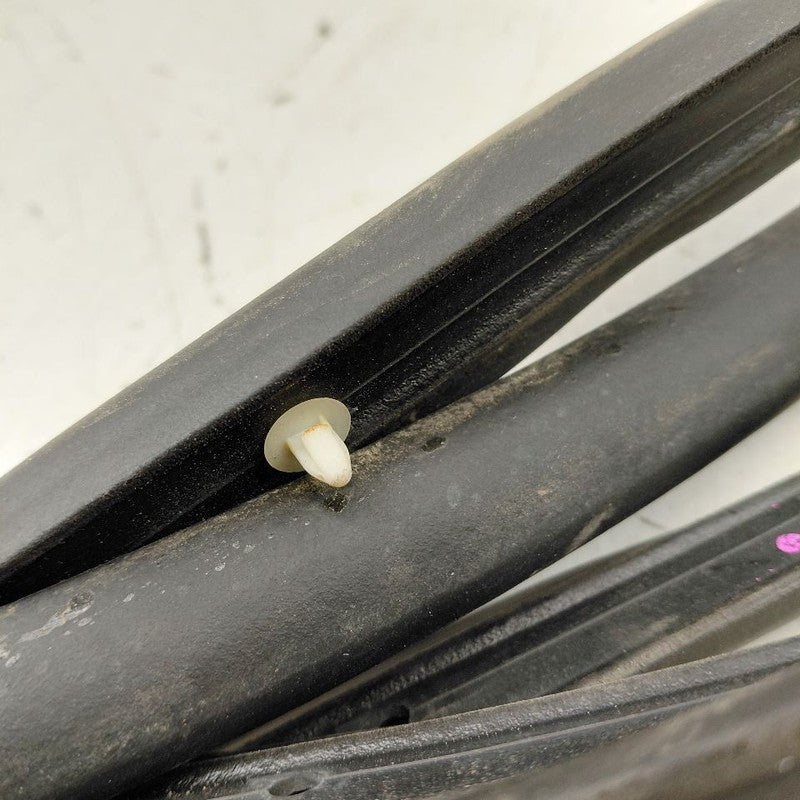 Cadillac XTS On Door Seal Rubber Right Passenger Front      2016 2017 