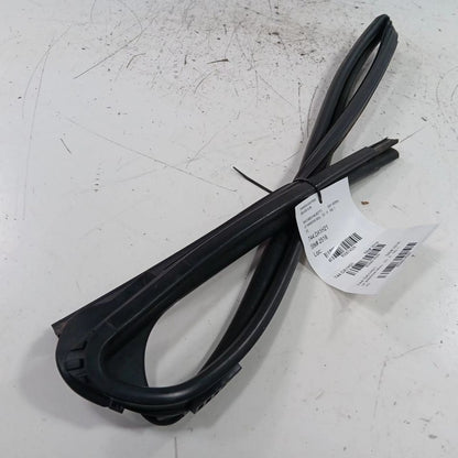 Nissan Versa Door Glass Window Seal Rubber Left Driver Front  2023 2022 2021 20
