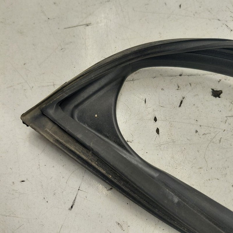 Honda Clarity Door Glass Window Seal Rubber Right Passenger Front 2018