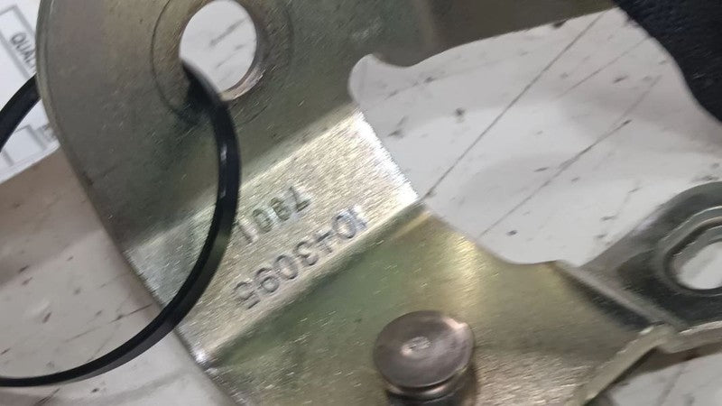 Lexus LS460 Seat Belt Buckle Latch Right Passenger Rear Back  2007 2008 2009