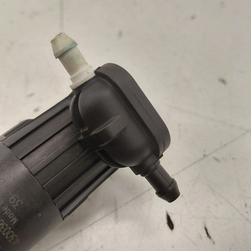 Chevy Trax Windshield Washer Wash Fluid Reservoir Motor Pump Electric 