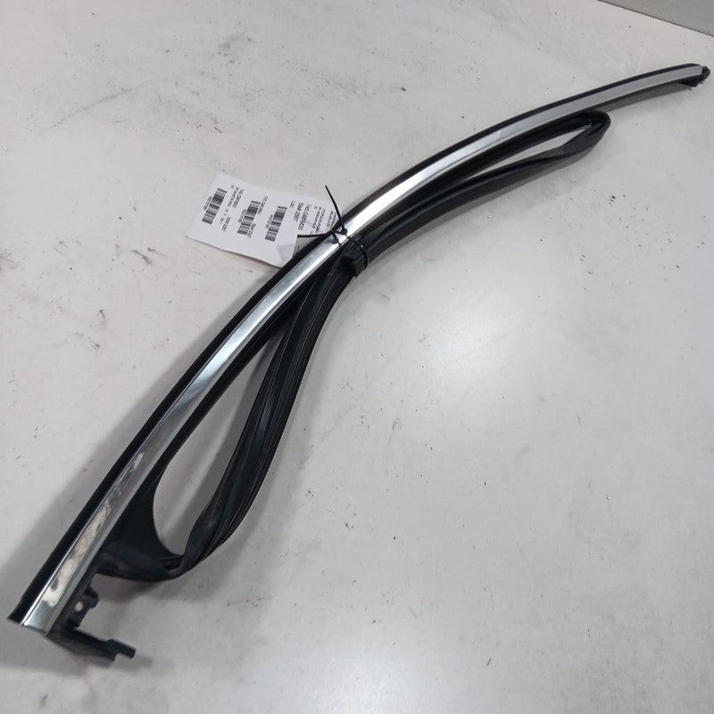 Chevy Malibu Door Glass Window Seal Rubber Right Passenger Front 2019 2020 2021 