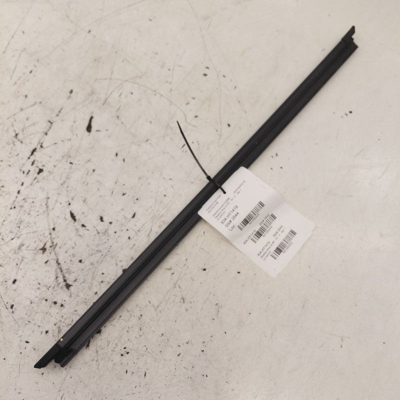 Hyundai Santa Fe Right Front Weather Strip Interior  2019 2020