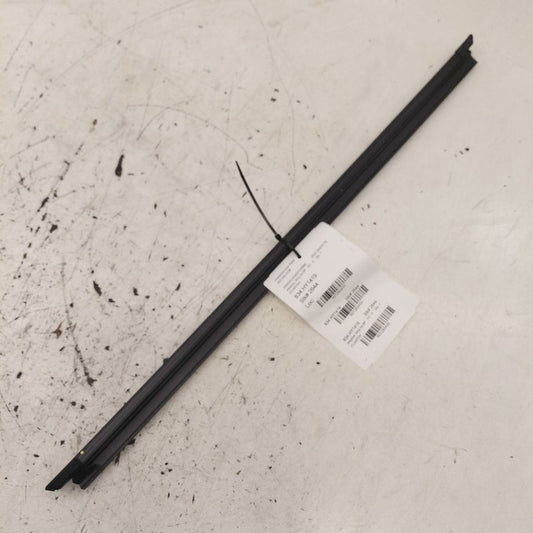 Hyundai Santa Fe Right Front Weather Strip Interior  2019 2020