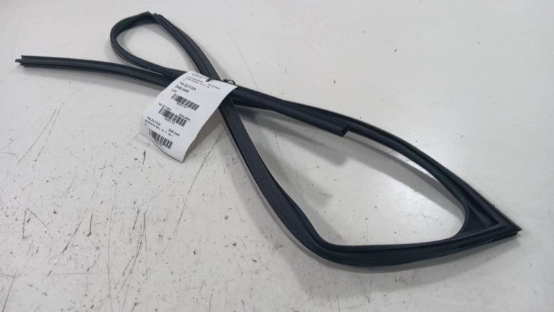 Subaru Impreza Door Glass Window Seal Rubber Right Passenger Front 202