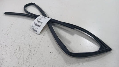 Subaru Impreza Door Glass Window Seal Rubber Right Passenger Front 202