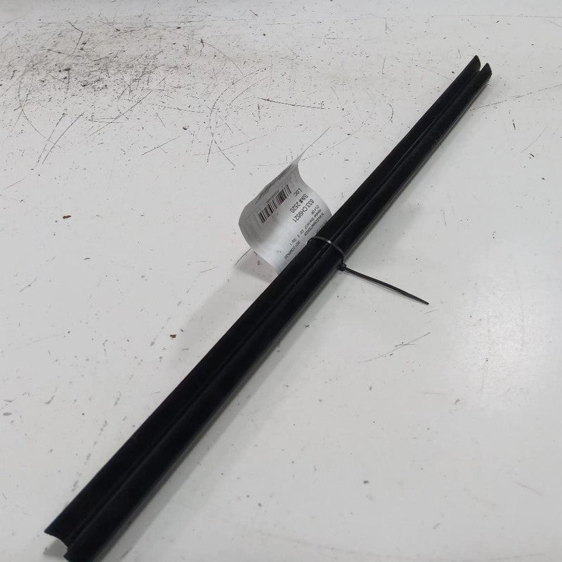 Jeep Compass Left Front Weather Strip Interior  2021 2020 2019 2018 20