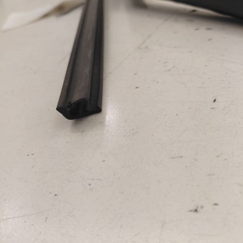 Ford Escape Door Glass Window Seal Rubber Right Passenger Rear Back  2
