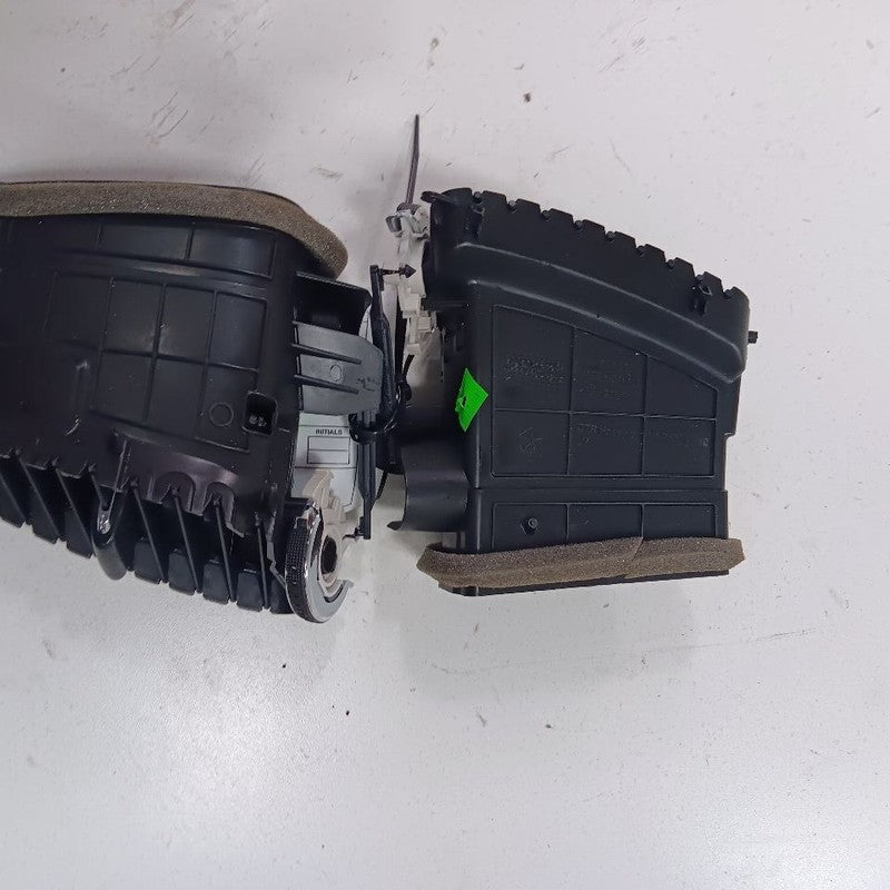Jeep Cherokee Dash Air Vent Center Middle  2015 2016 2017