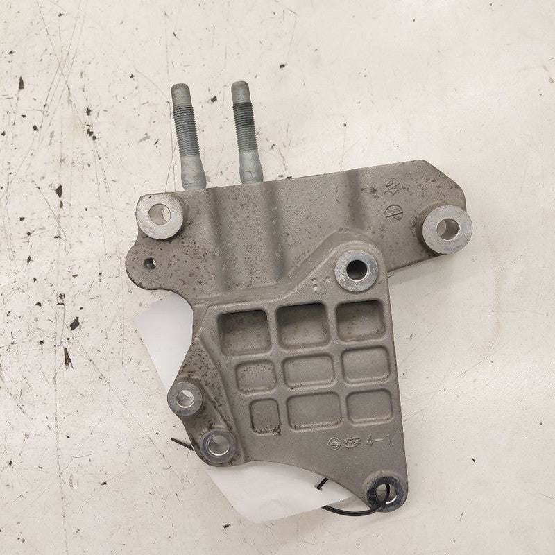 Hyundai Santa Fe Engine Motor Mount Bracket Right Passenger  2019 2020