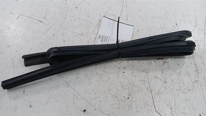 Hyundai Veloster Door Glass Window Seal Rubber Right Passenger Front  