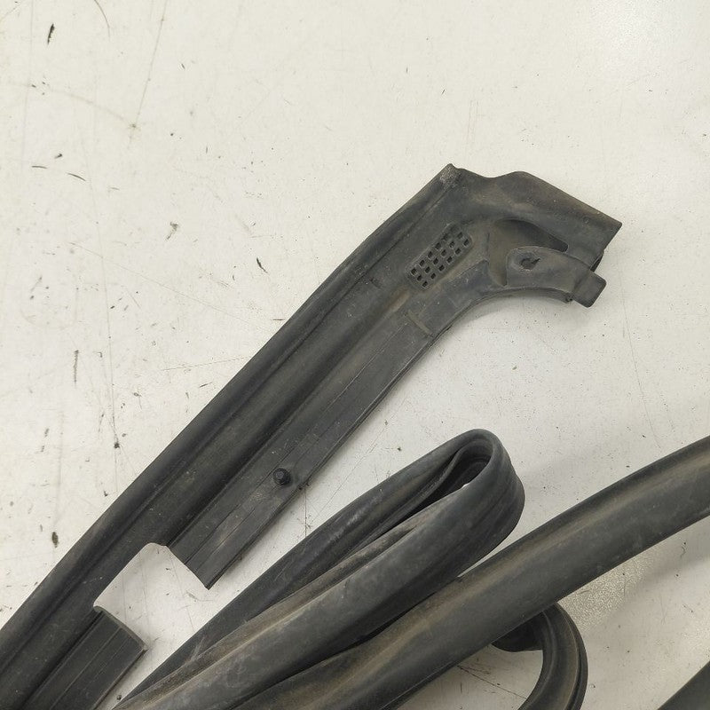 Honda Clarity On Door Seal Rubber Right Passenger Front  2018 2019 202