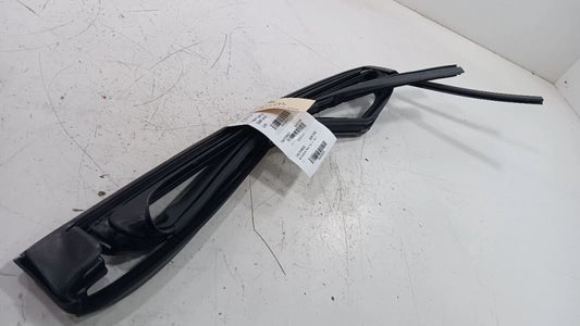 Ford Escape Door Glass Window Seal Rubber Right Passenger Rear Back  2