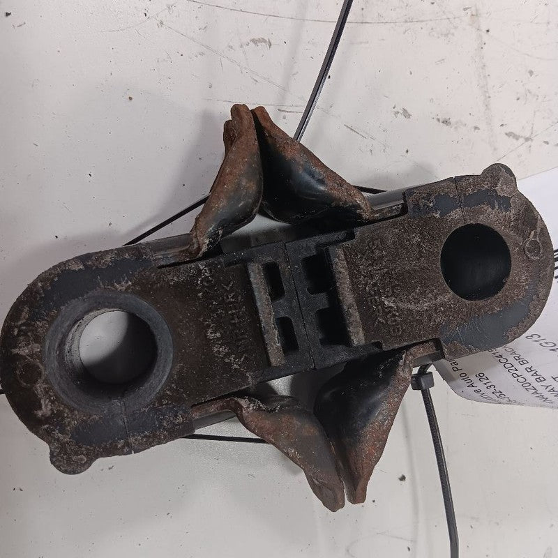 Nissan LEAF Front Sway Bar Bushing Mounting Bracket  2013 2014 2015 20