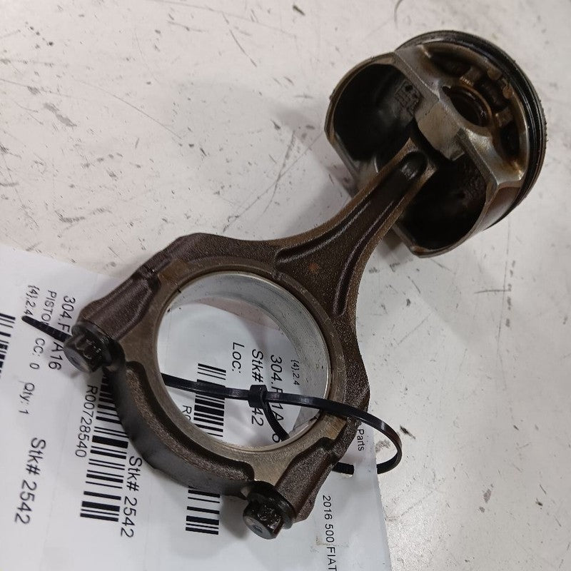 Fiat 500 Single Piston With Connecting Rod   2016 2017 OEM