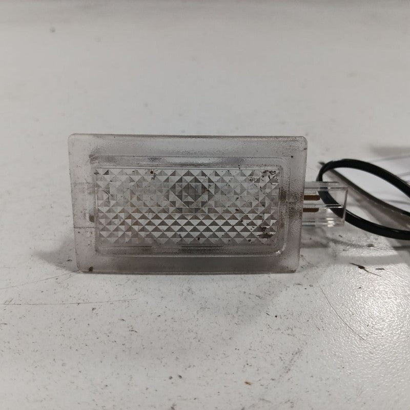 Chrysler 300 Dome Light Roof Lamp  2015 2016 2017 2018 2019 OEM