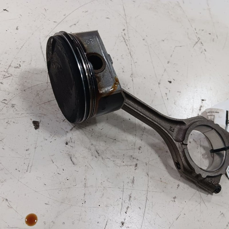 Outlander Sport 2.0 Single Piston With Connecting Rod 2022 OEM