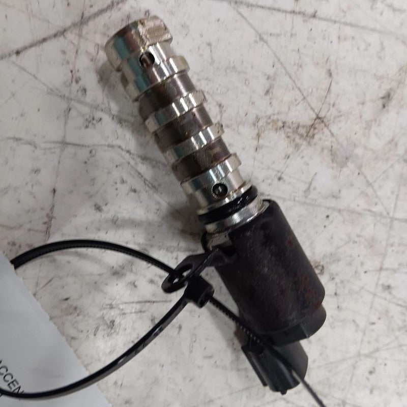 Hyundai Accent Variable Timing Gear Oil Control Valve Solenoid Cylinder Head  20