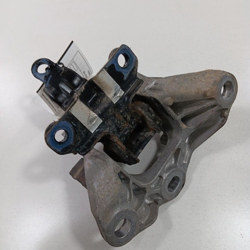 Toyota Yaris 1.5 Engine Motor Mount Left Driver  2020 2019 2018 2017 2