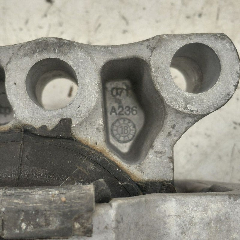 2018 Fiat 500 X 2.4 Model Engine Motor Mount Right Passenger