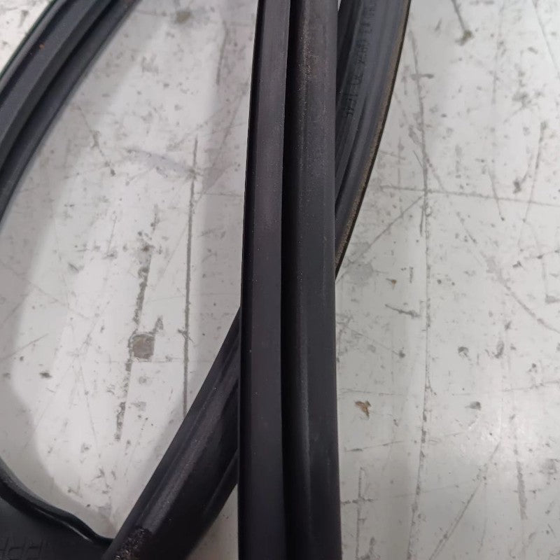 Subaru Legacy Door Glass Window Seal Rubber Right Passenger Rear Back 
