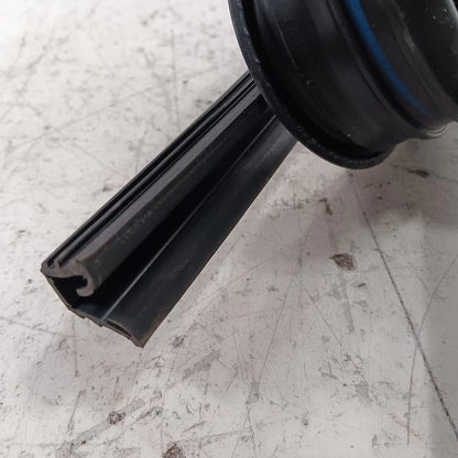 Nissan Kicks Door Glass Window Seal Rubber Right Passenger Front  2021