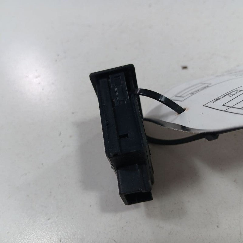 Chrysler 300 USB Plug In Hub Port  2015 2016 2017 2018 2019 OEM