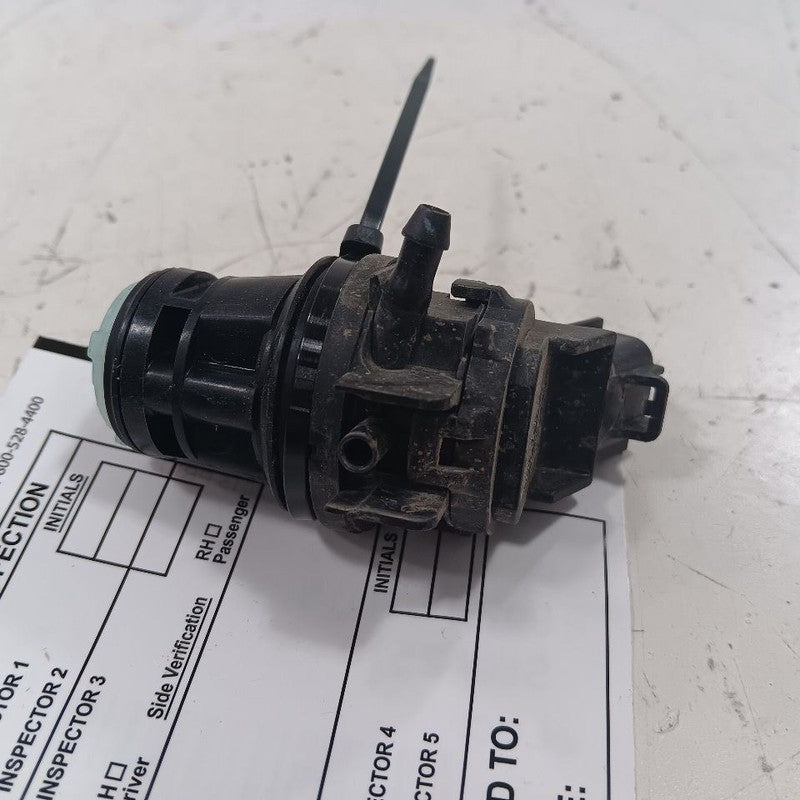 Toyota Prius C Windshield Washer Wash Fluid Reservoir Motor Pump Elect