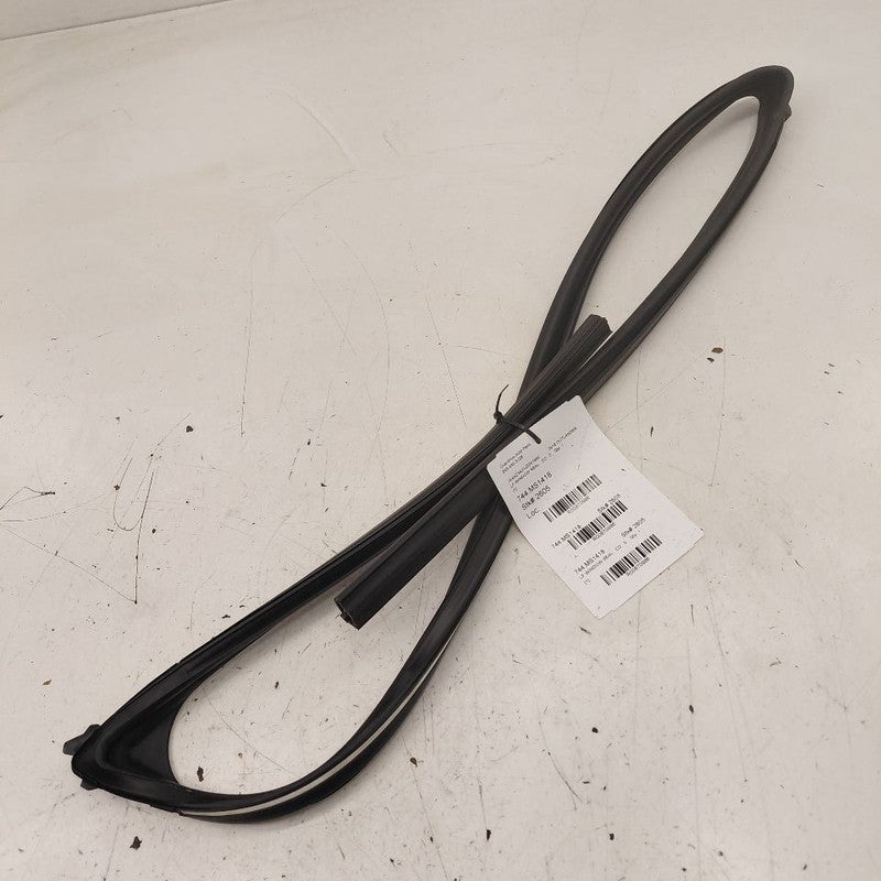 Mitsubishi Outlander   Door Glass Window Seal Rubber Left Driver Front