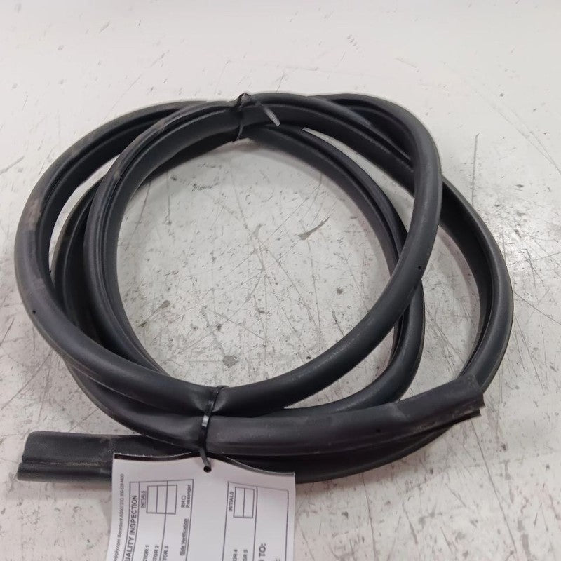 Legacy Outback On Body Door Jamb Seal Gasket Front Left Driver  2015 2