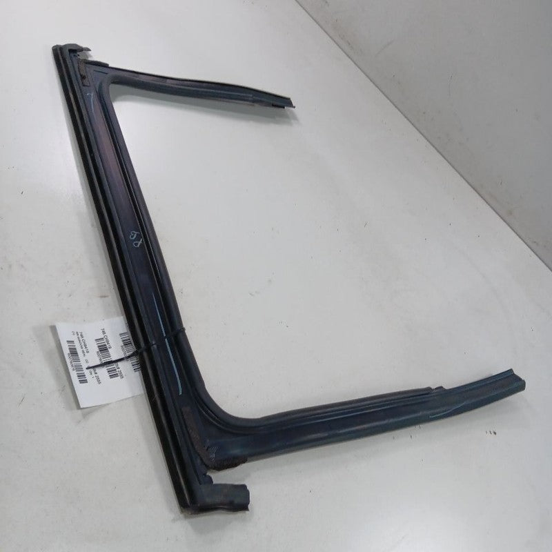 Jeep Compass Door Glass Window Seal Rubber Right Passenger Rear Back  2018 2019 