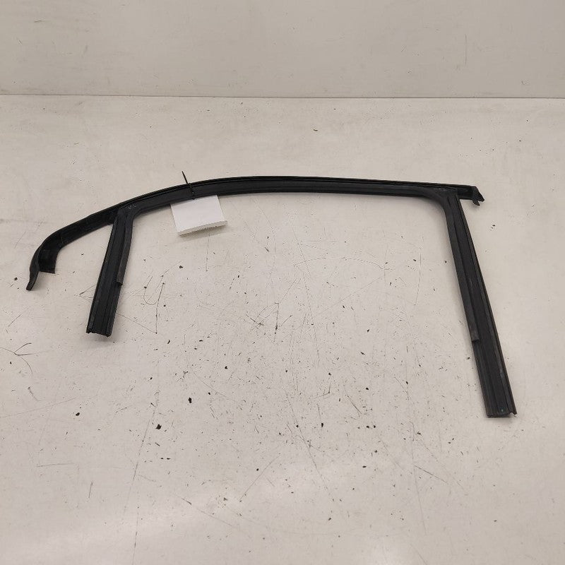 2018 Fiat 500 X Model Door Glass Window Seal Rubber Left Driver Rear B