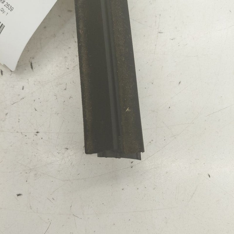 Buick Encore GX Left Front Weather Strip Interior  2022 2023 2024 2025