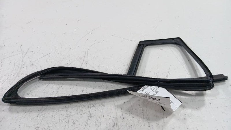 Kia Forte Door Glass Window Seal Rubber Left Rear Back  2014 2015 2016