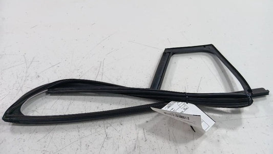 Kia Forte Door Glass Window Seal Rubber Left Rear Back  2014 2015 2016