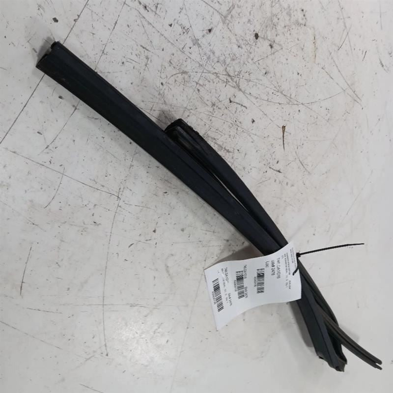 Nissan LEAF Door Glass Window Seal Rubber Right Passenger Rear Back  2