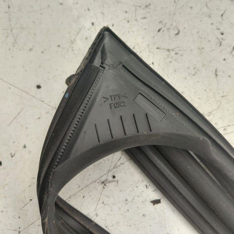 Chevy Trax Door Glass Window Seal Rubber Right Passenger Front  2025 2