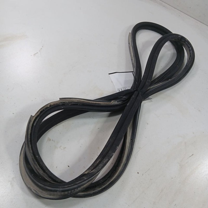 Buick Encore Trunk Lid Hatch Door Rear Back Rubber Seal 2022 2021 2020 2019 2018